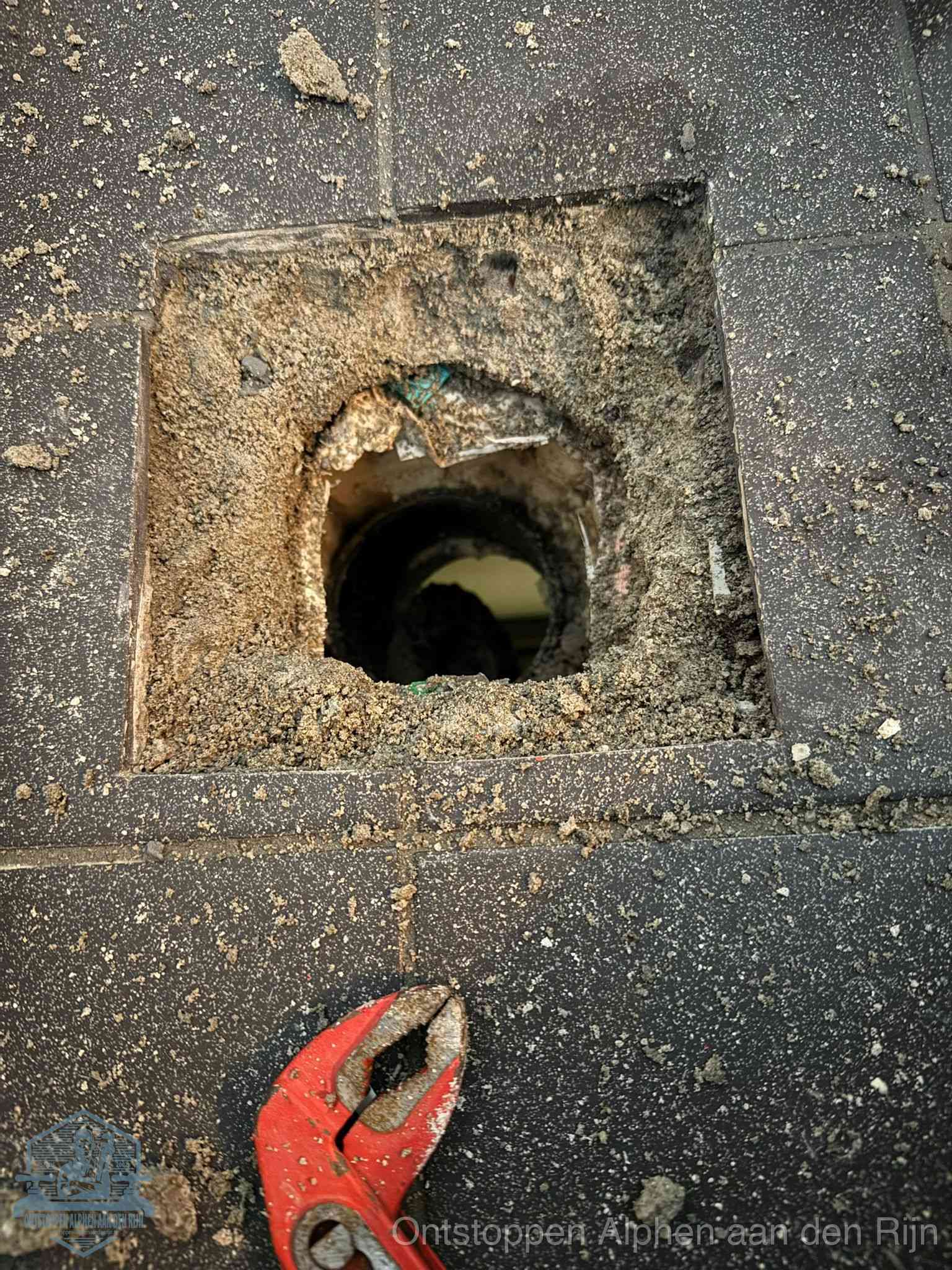 Rioolputje erfgrens eigendom in Alphen aan den Rijn